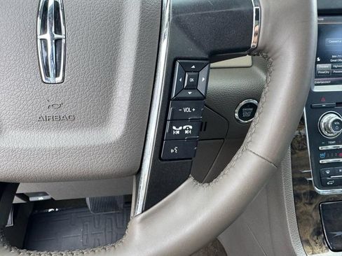 Used 2015 Lincoln Navigator 4WD image 25