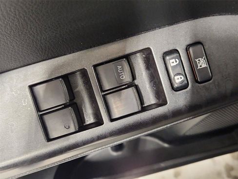 Used 2017 Toyota RAV4 LE AWD/4WD image 20