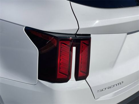 Used 2025 Kia Sorento EX image 10