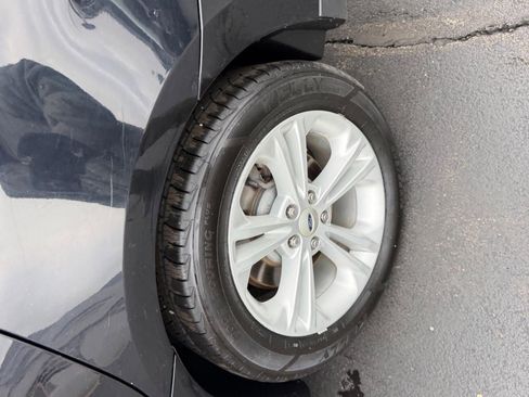 Used 2016 Ford Taurus SE image 5