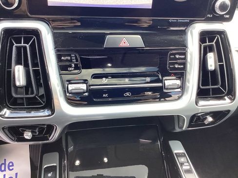 Used 2023 Kia Sorento SX AWD/4WD image 32
