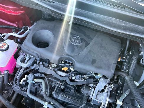 Used 2021 Toyota Sienna XLE w/ XLE Plus Package FWD image 35