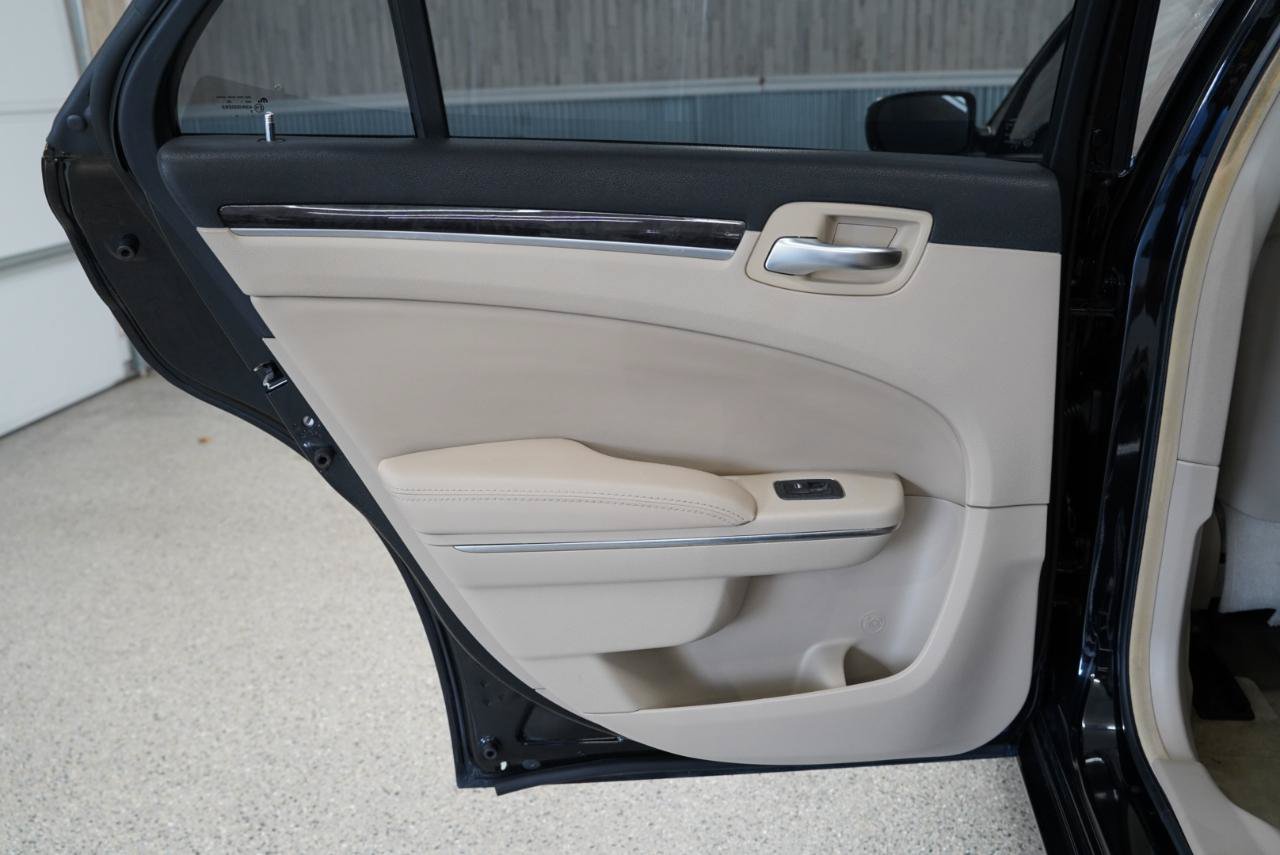 Used 2011 Chrysler 300 Limited RWD image 32