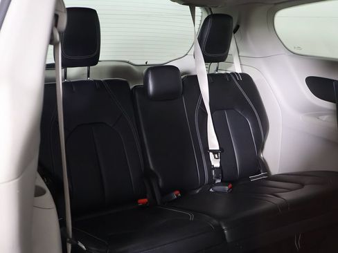 Used 2024 Chrysler Pacifica Limited FWD image 30