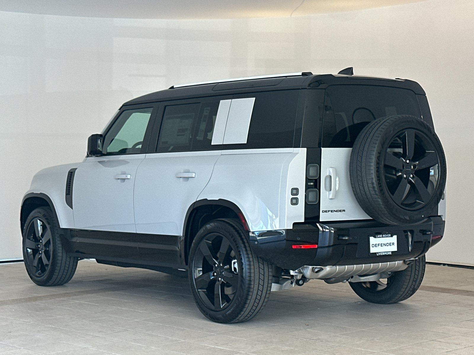 New 2026 Land Rover Defender 110 X-Dynamic SE AWD/4WD image 4