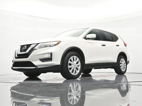 Used 2020 Nissan Rogue S FWD image 36