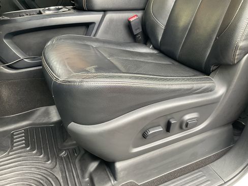 Used 2019 Nissan Titan SL w/ Midnight Edition image 31