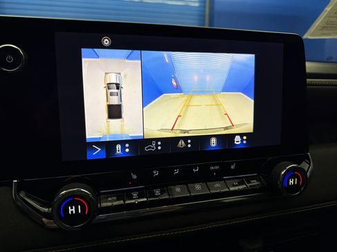 Used 2024 Chevrolet Colorado ZR2 w/ Technology Package image 21