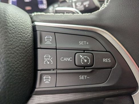 New 2025 Jeep Grand Cherokee Altitude image 16