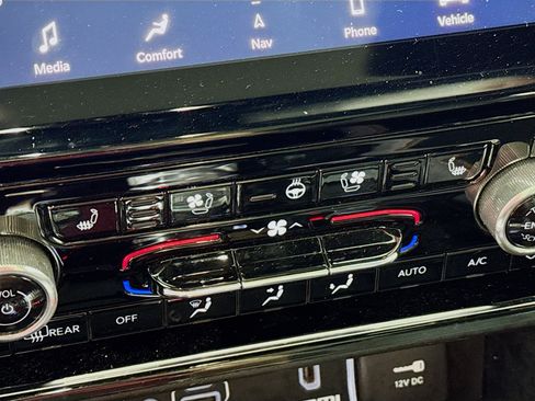 Used 2023 Jeep Grand Cherokee Summit AWD/4WD image 5