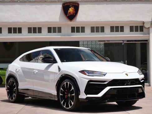 Used 2022 Lamborghini Urus AWD/4WD image 1