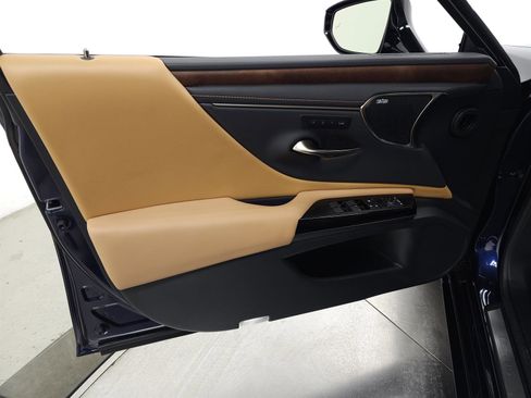 Used 2025 Lexus ES 350 w/ Luxury Package image 14