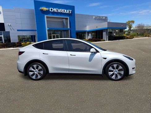 Used 2021 Tesla Model Y Long Range AWD/4WD image 25