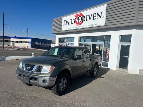 Used 2005 Nissan Frontier SE image 1