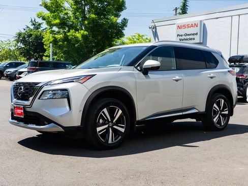 Used 2021 Nissan Rogue Platinum AWD/4WD image 3