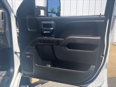 Used 2016 GMC Sierra 2500 Denali w/ Duramax Plus Package AWD/4WD image 29