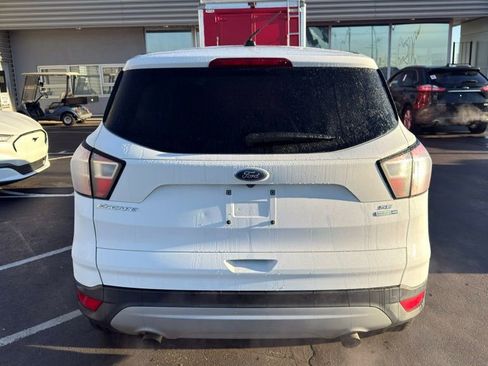 Used 2017 Ford Escape SE image 4