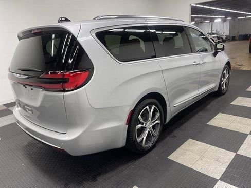 Used 2026 Chrysler Pacifica Pinnacle FWD image 4