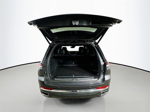 Used 2022 Jeep Grand Cherokee Overland w/ Adv Protech Group III image 37