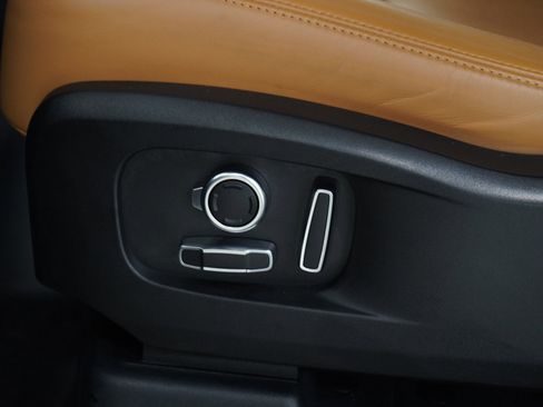 Used 2023 Land Rover Defender 130 First Edition image 29