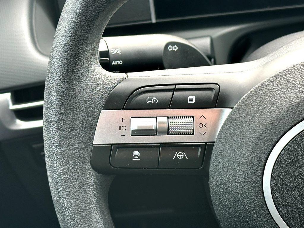 Used 2025 Hyundai Tucson SE FWD image 25