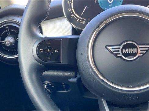 Used 2022 MINI Cooper 4-Door Hardtop FWD image 17
