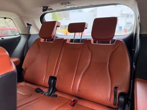 Used 2024 Kia Carnival SX FWD image 6