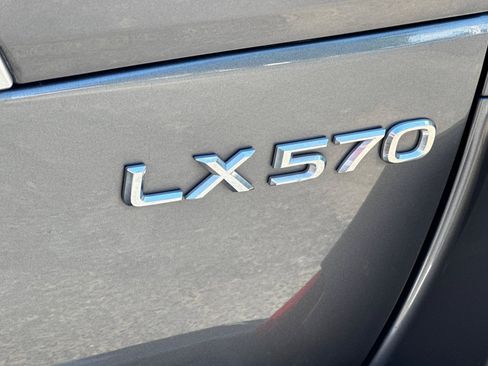 Used 2017 Lexus LX 570 4WD w/ Luxury Package image 40