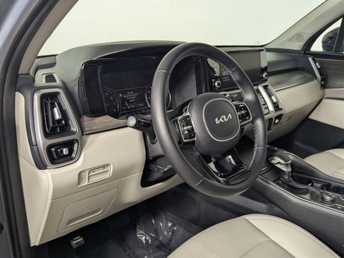Used 2022 Kia Sorento S w/ Panoramic Sunroof Package AWD/4WD image 11