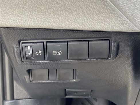 Used 2025 Toyota Corolla Cross L image 26