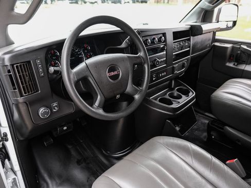 Used 2022 GMC Savana 2500 RWD image 2