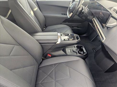 Used 2025 BMW iX xDrive50 image 21