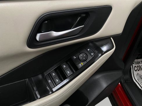 Used 2025 Nissan Rogue SV image 30