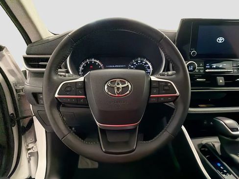 Certified 2026 Toyota Highlander XLE AWD/4WD image 11