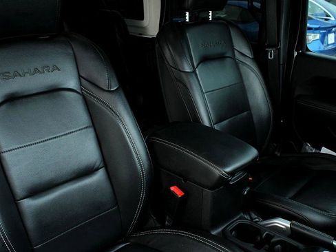 Used 2019 Jeep Wrangler Unlimited Sahara w/ Dual Top Group image 18