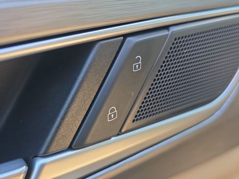 Used 2024 Volkswagen Atlas Cross Sport SE w/ Panoramic Sunroof Package FWD image 9