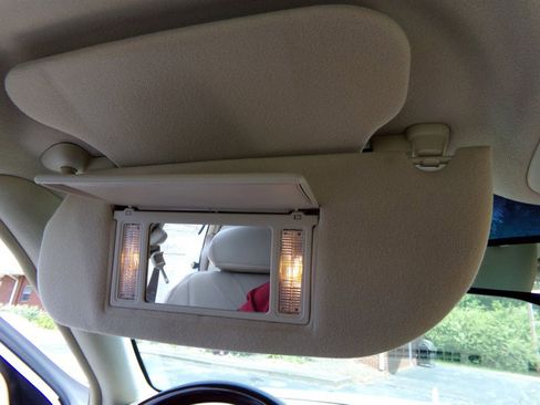 Used 2001 Lincoln Town Car Cartier RWD image 46