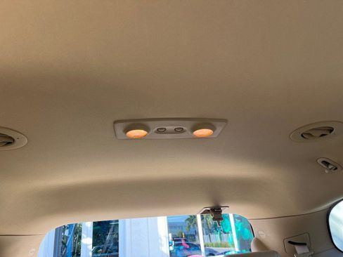 Used 2011 Buick Enclave CXL image 37