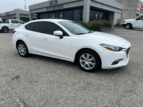 Used 2018 MAZDA MAZDA3 Sport image 26