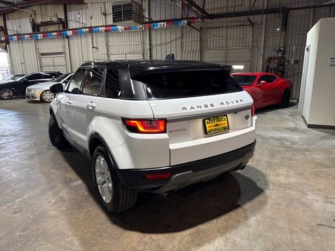 Used 2017 Land Rover Range Rover Evoque SE AWD/4WD image 3