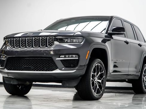 Used 2022 Jeep Grand Cherokee Summit AWD/4WD image 9