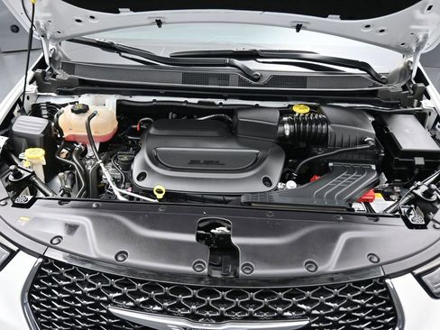 Used 2024 Chrysler Pacifica Touring image 64