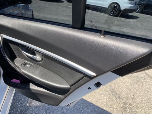 Used 2018 BMW 340i Sedan RWD image 17