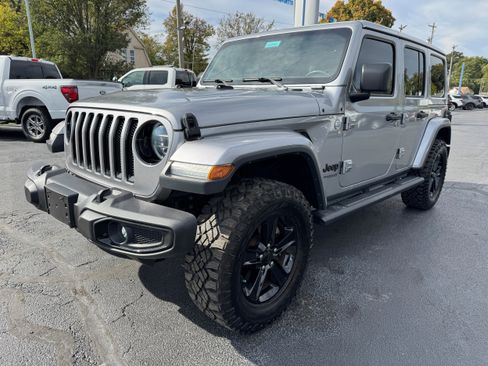 Used 2020 Jeep Wrangler Unlimited Sahara image 3