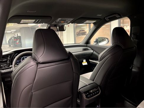 New 2026 Lexus TX 500h AWD image 18