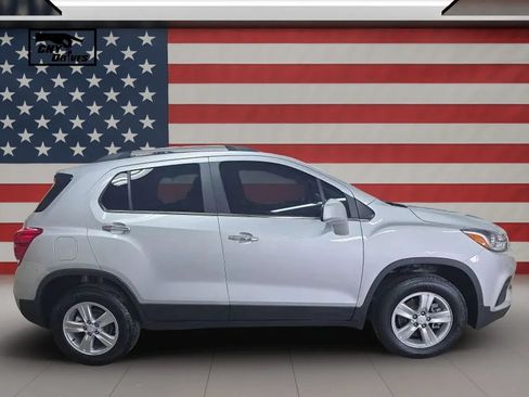 Used 2019 Chevrolet Trax LT w/ LT Convenience Package AWD/4WD image 4