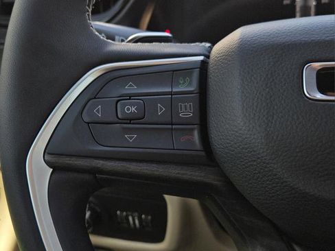 New 2026 Jeep Grand Cherokee Limited RWD image 11