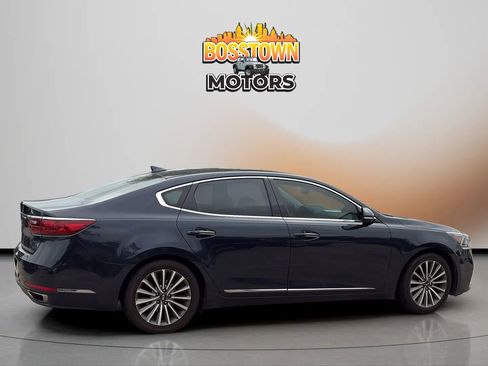 Used 2017 Kia Cadenza Premium image 8