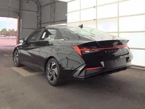 Used 2025 Hyundai Elantra SEL image 5