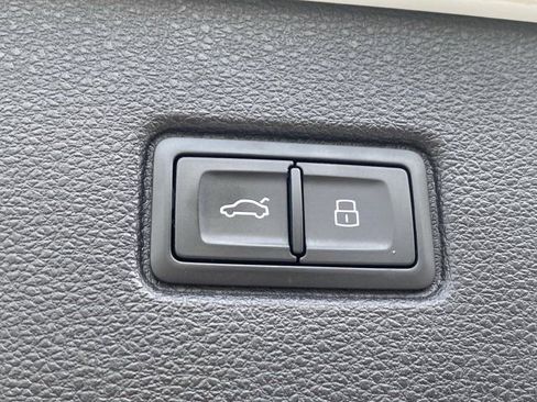 Used 2018 Audi Q7 3.0T Prestige AWD/4WD image 7
